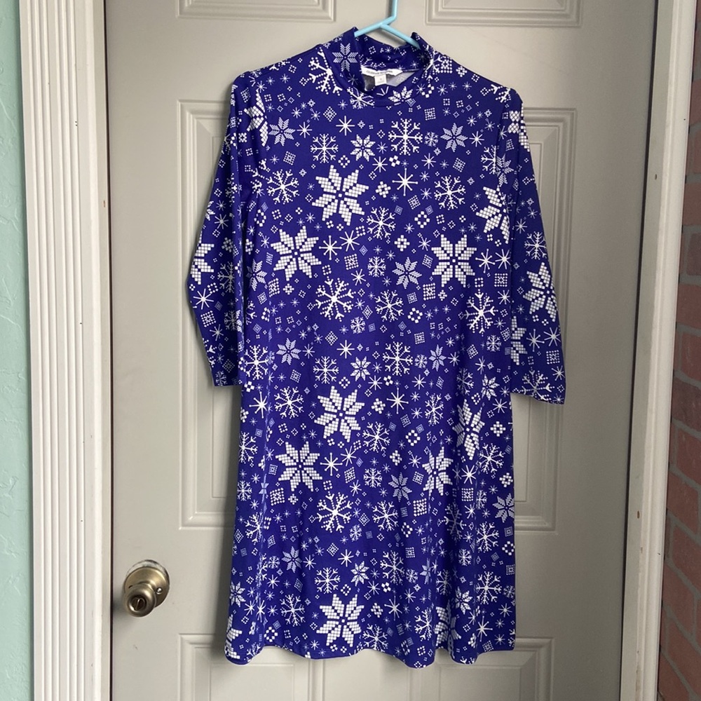 Blue Snowflake Patterned